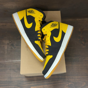 Jordan 1 Retro Mid New Love (2017) Size 9.5 (Pre-Owned) - Image 2