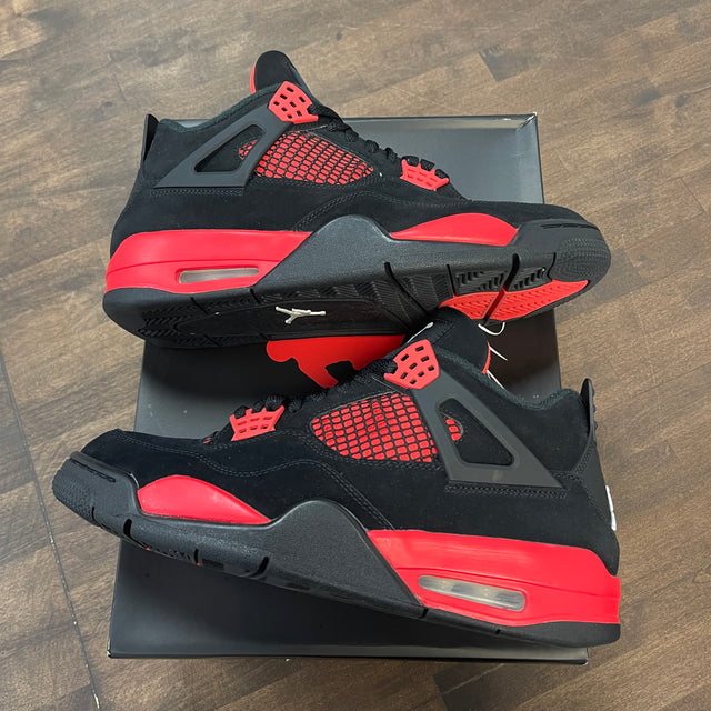 Red Thunder Jordan 4 (USED)