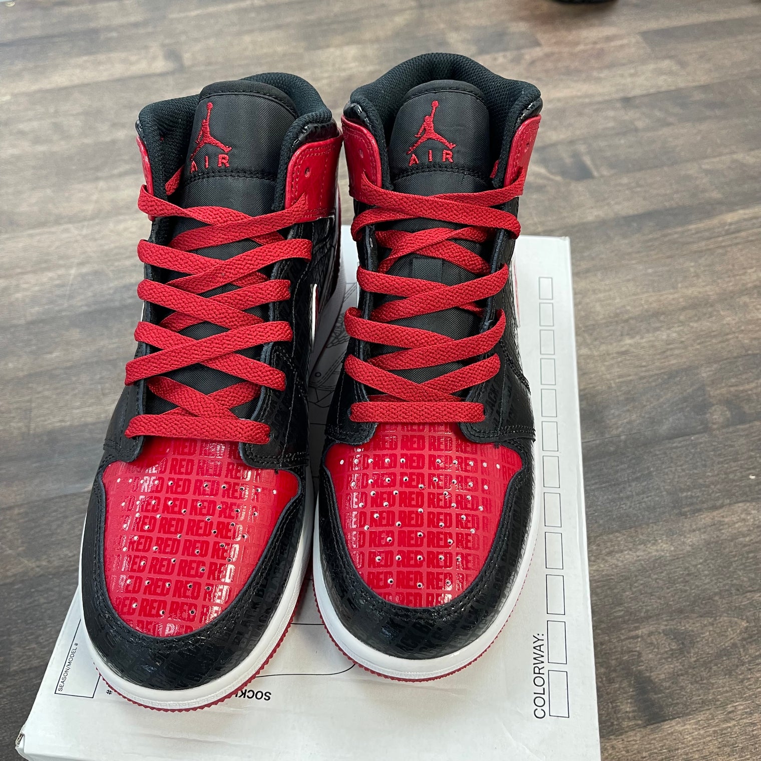 (GS) Bred Text Jordan 1 Mid (USED)