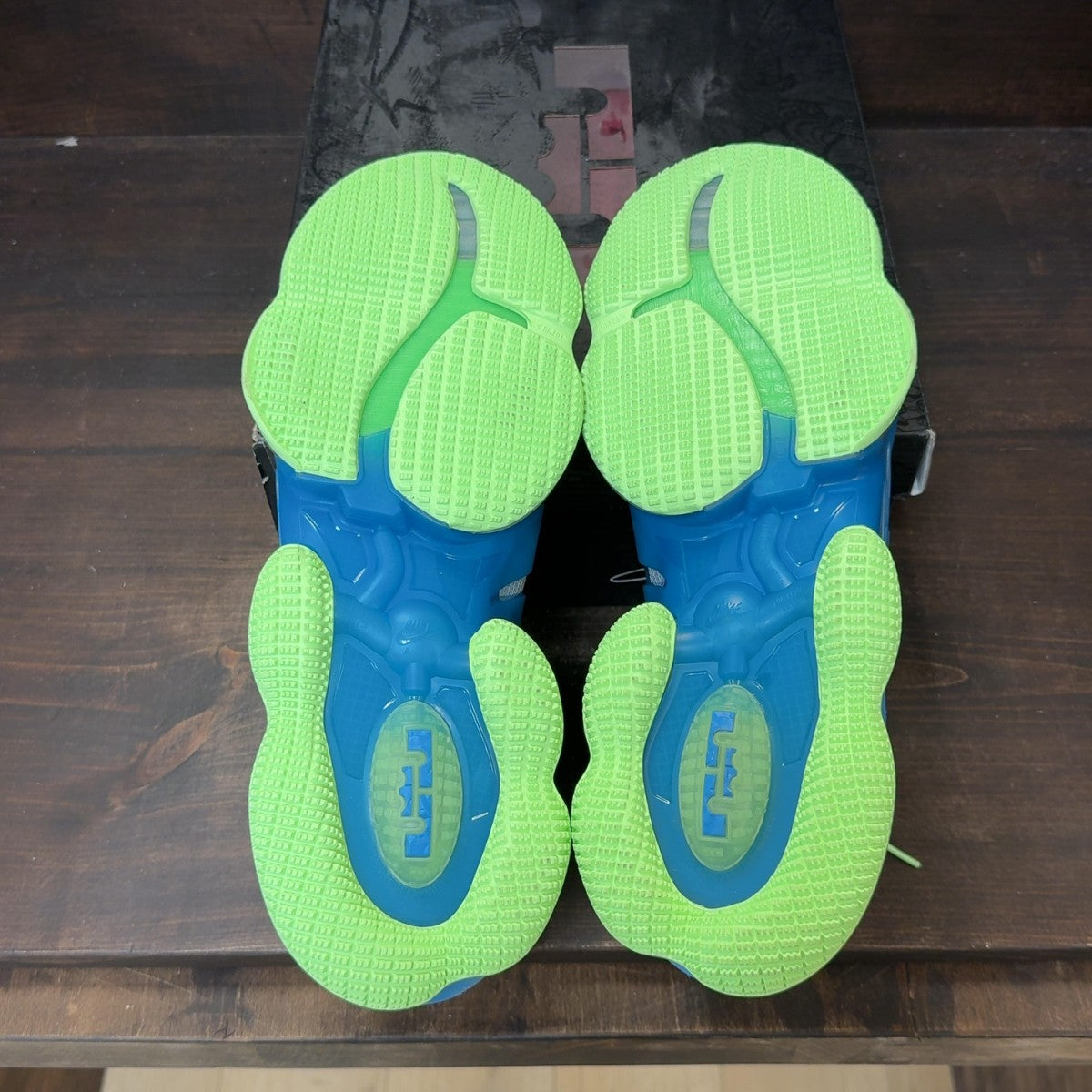 Nike LeBron 19 Dutch Blue Lime Glow - Image 7