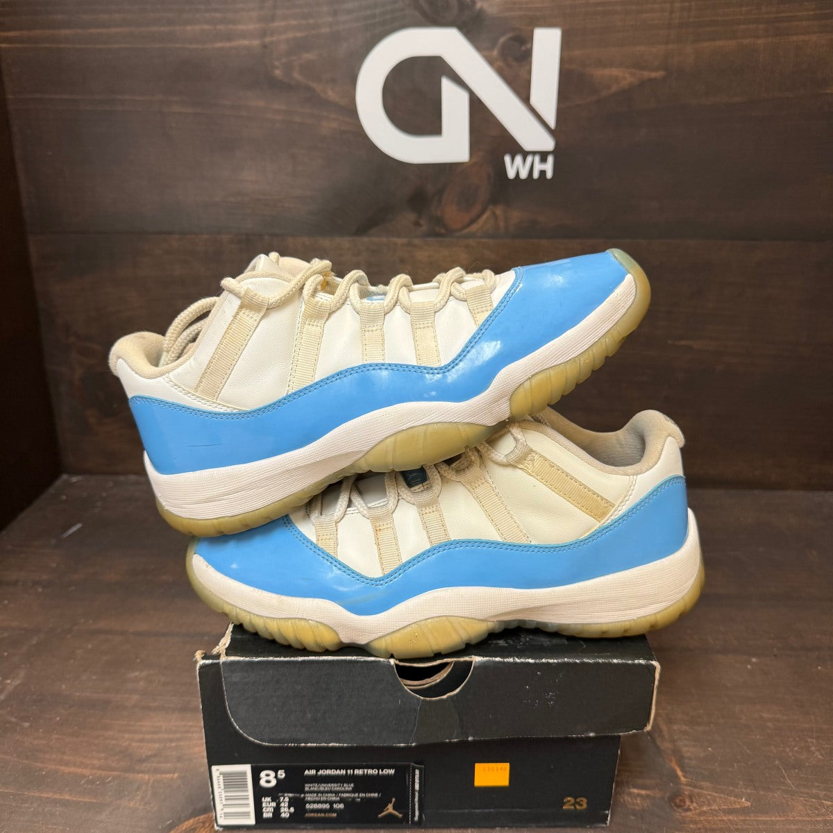 Jordan 11 Retro Low University Blue (2017) Size 8.5 (Pre-Owned)