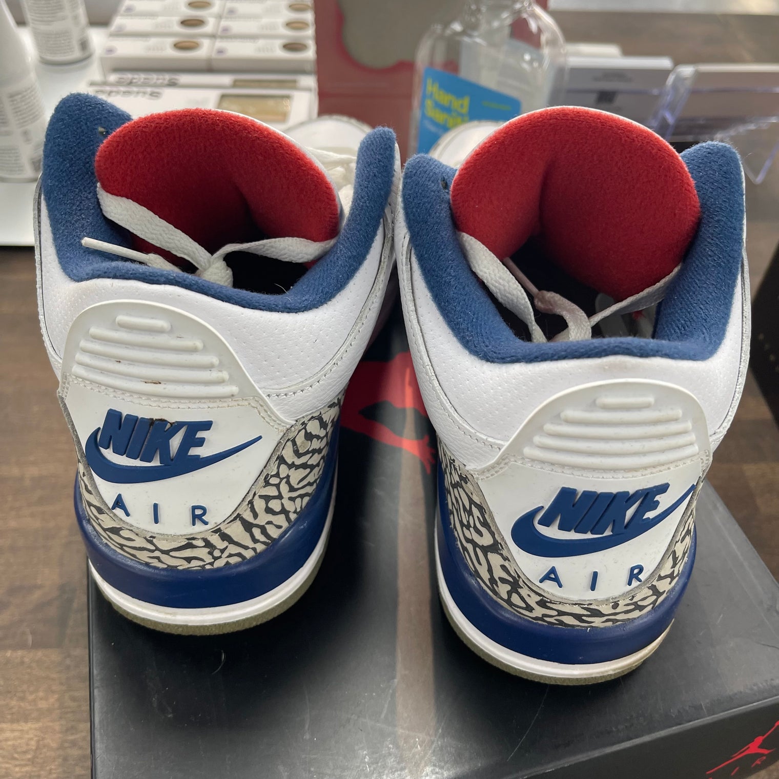 True Blue Jordan 3 Retro (USED, Replacement Box, No insoles)