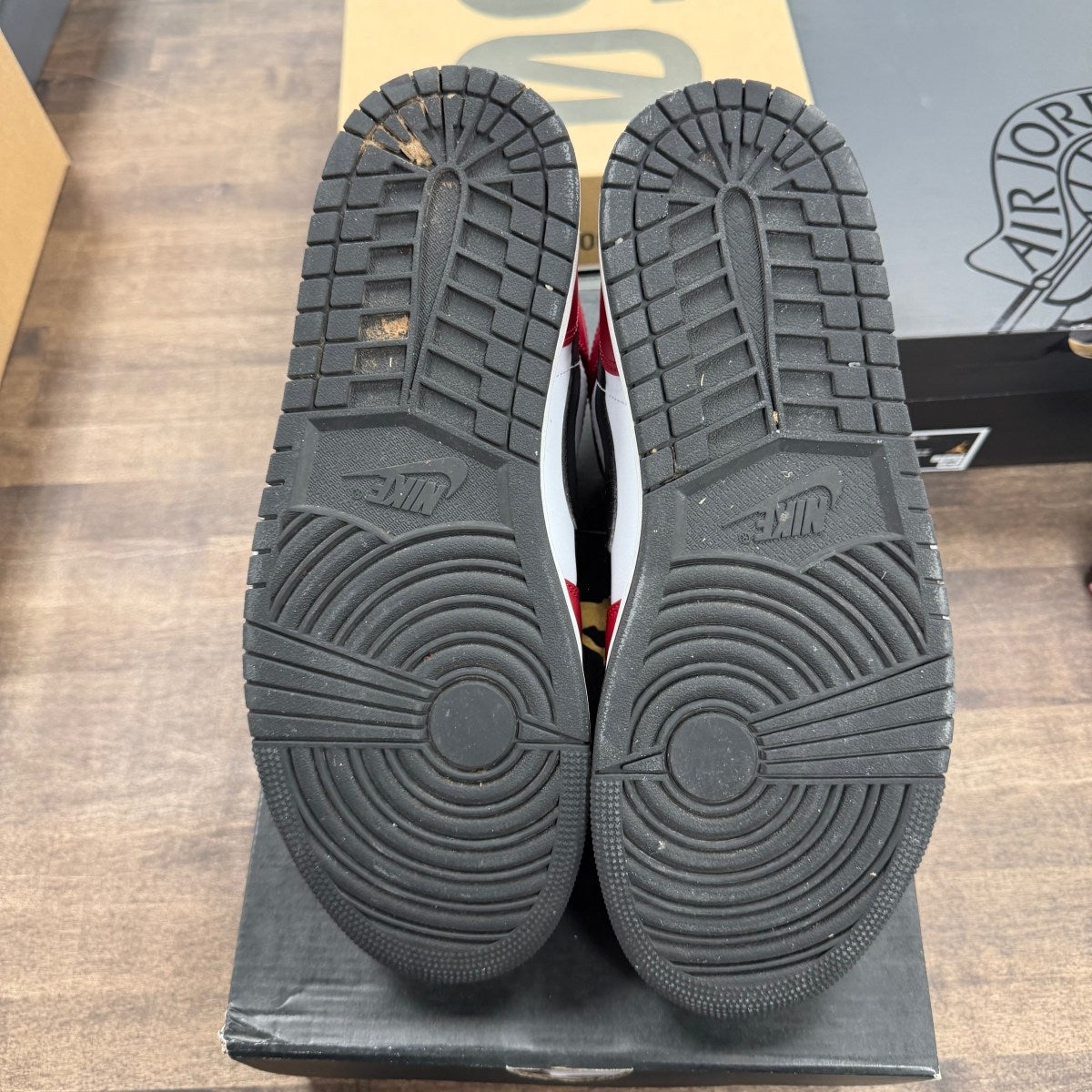 Jordan 1 Mid Chicago Toe - Image 4