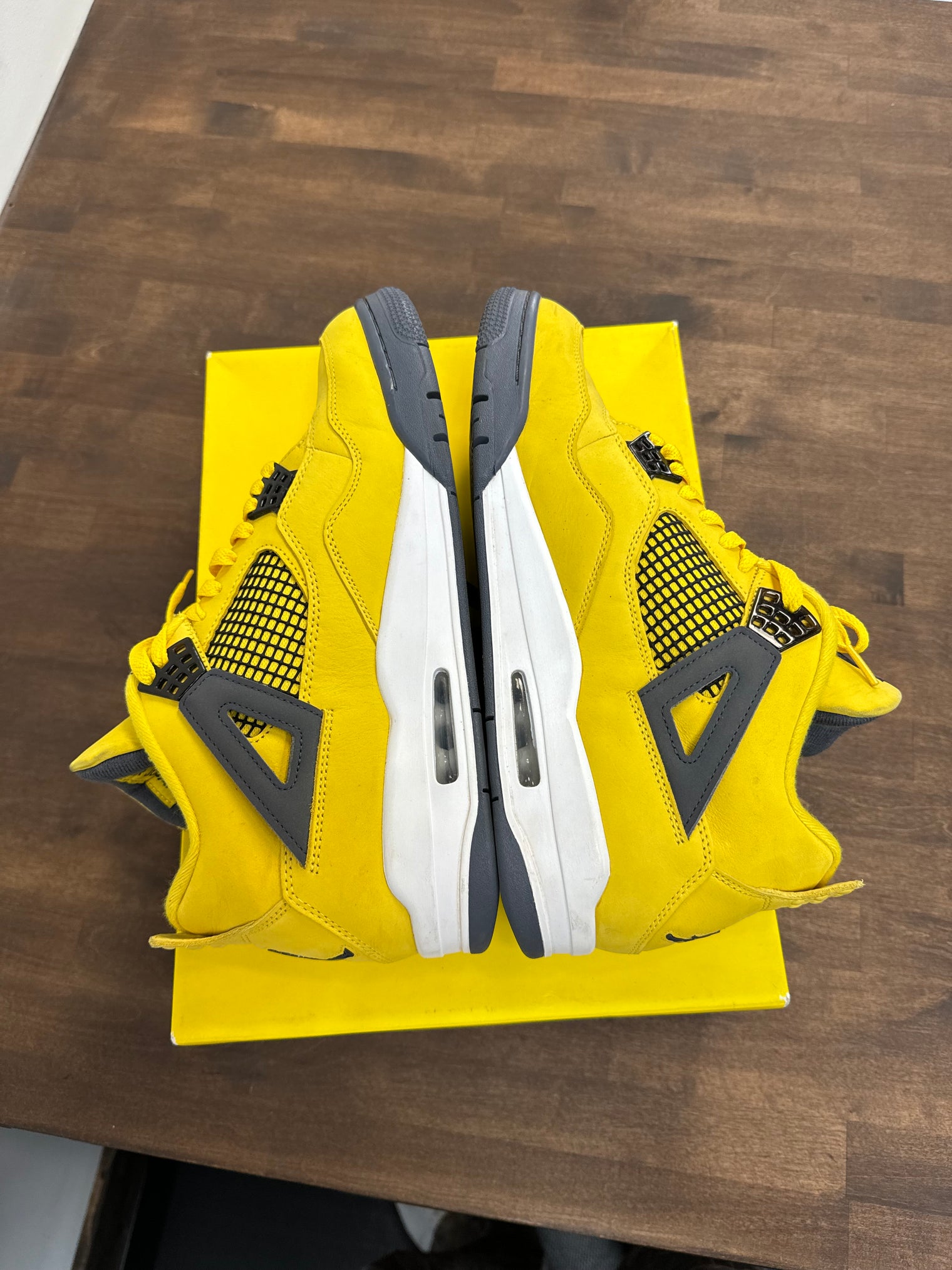 Lightning Jordan 4 Retro(USED)