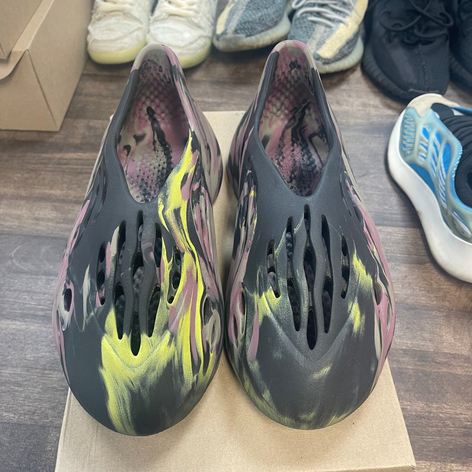 MX Carbon Yeezy Foam RNNR (USED, No Box)