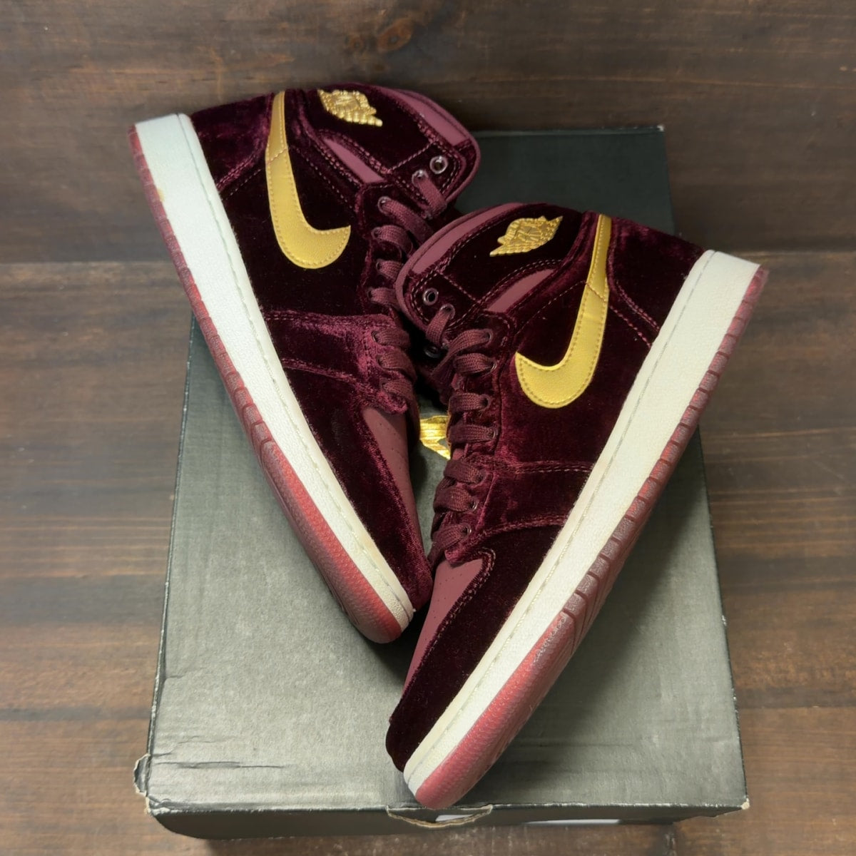 Jordan 1 Retro Heiress Night Maroon (GS) Size 6.5Y (Pre-Owned) - Image 2