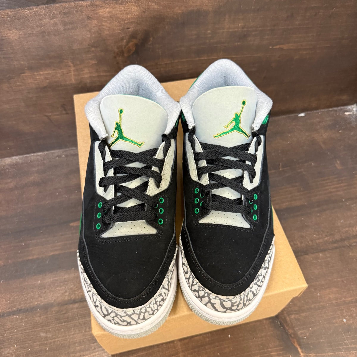 Jordan 3 Retro Pine Green Size 7.5 (Pre-Owned) - Image 2