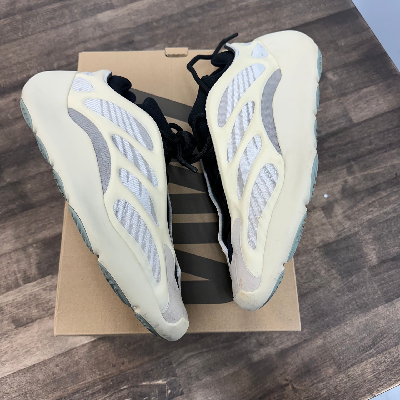 adidas Yeezy 700 V3 Azael (US 10) (USED)