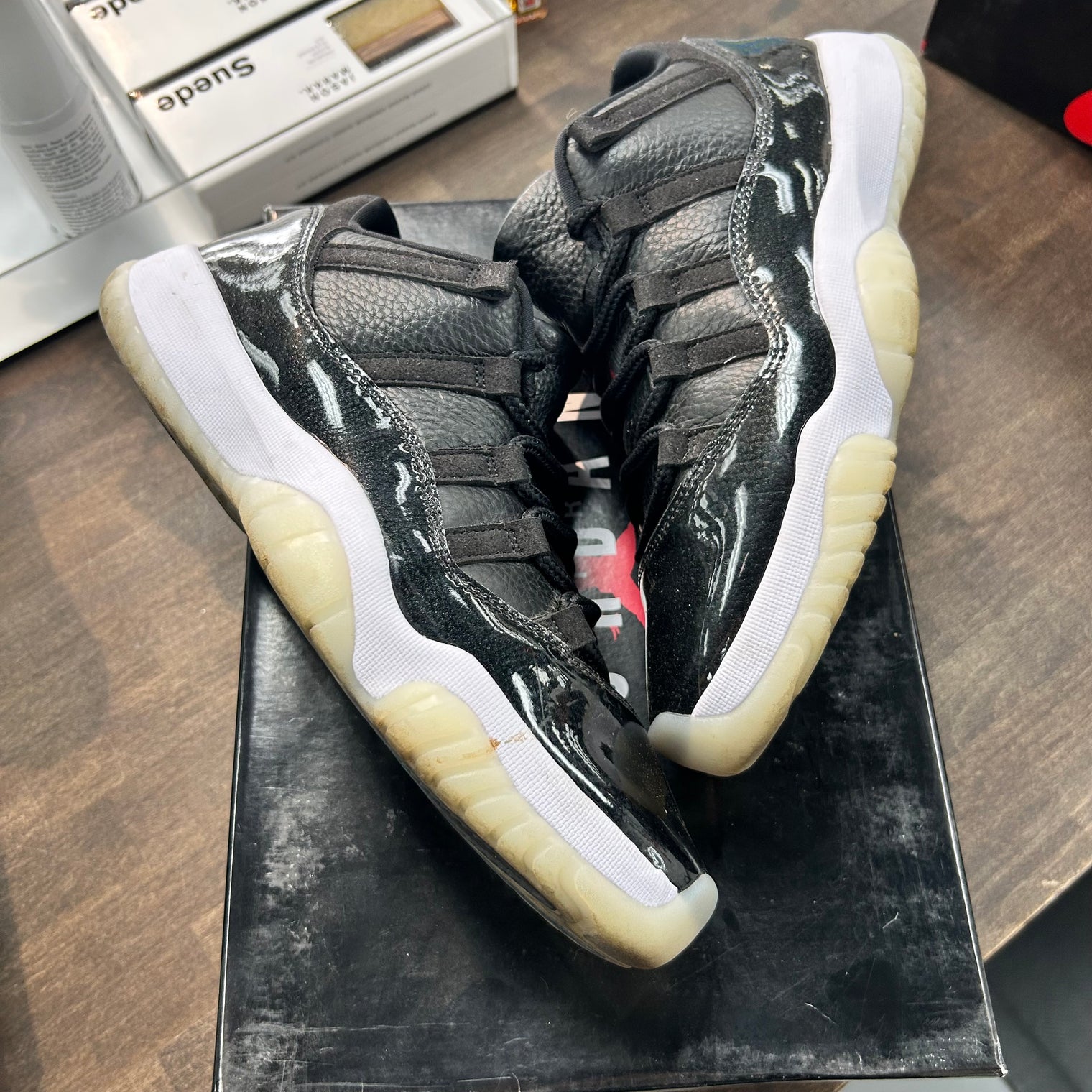 72-10 Jordan 11 Low (USED)