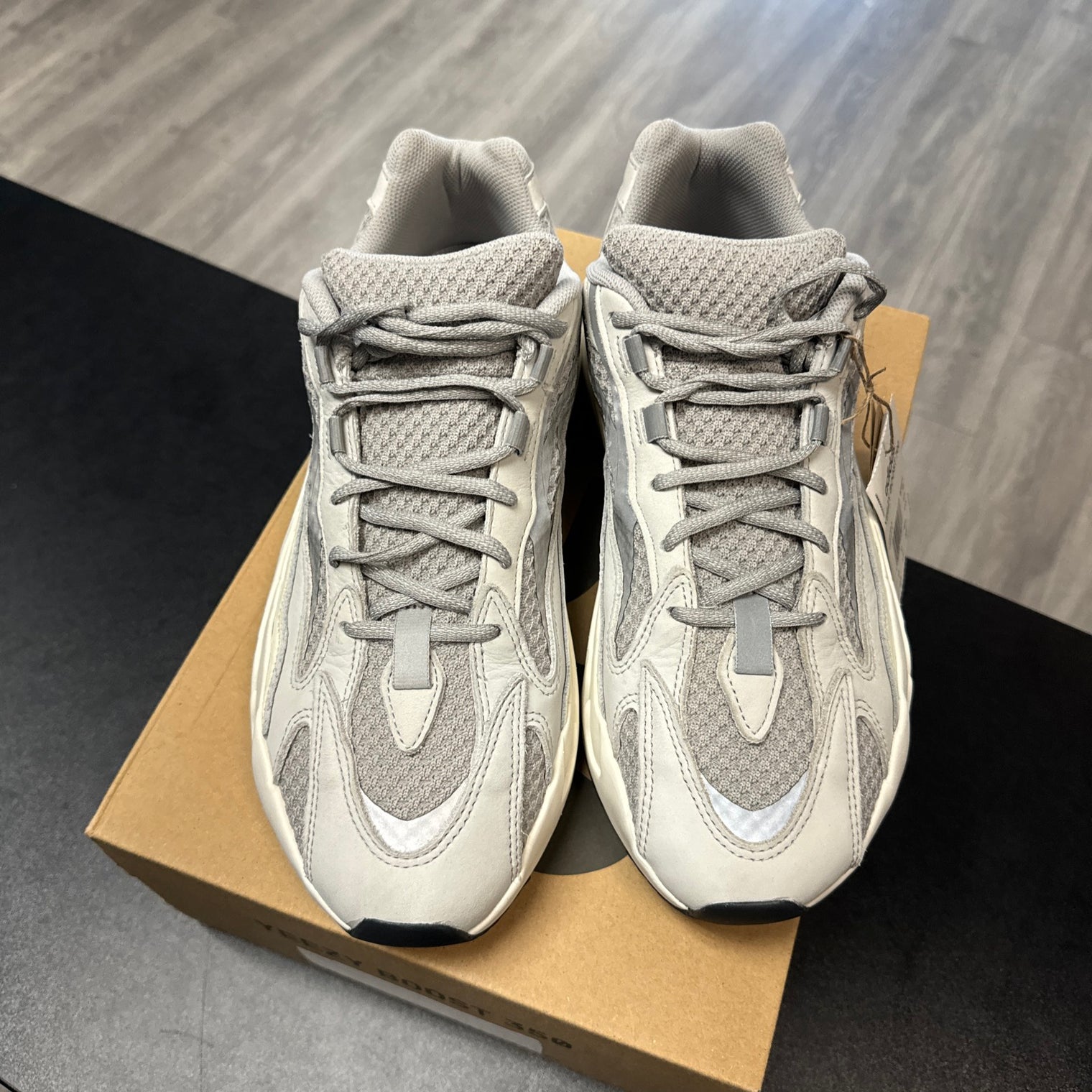 Static Yeezy 700 (Like New, replacement box)