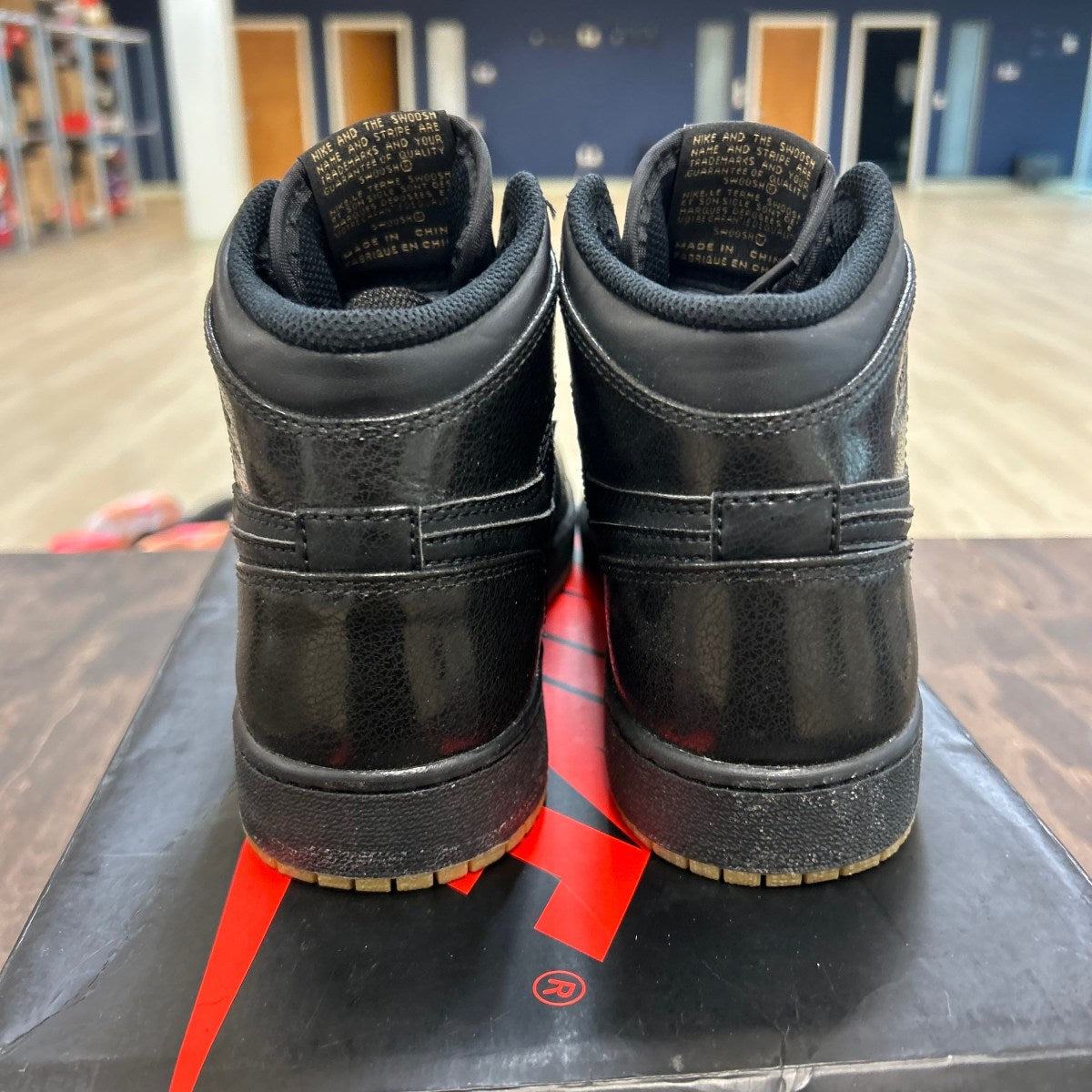 Jordan 1 Retro Black Gum (GS) - Image 4