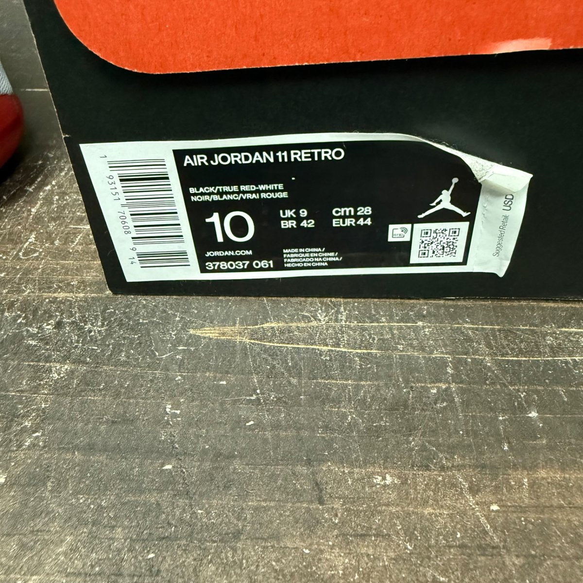 Jordan 11 Retro Playoffs Bred (2019) Size 10 (Pre-Owned) - aux