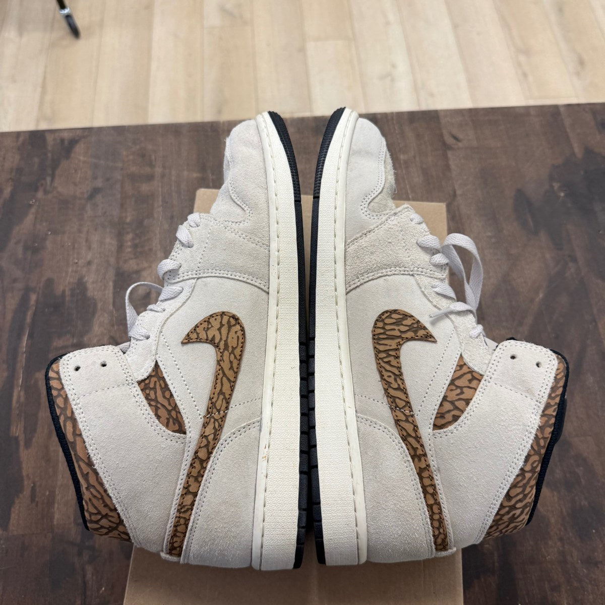 Jordan 1 Mid SE Brown Elephant Size 13 (Pre-Owned) - Image 4