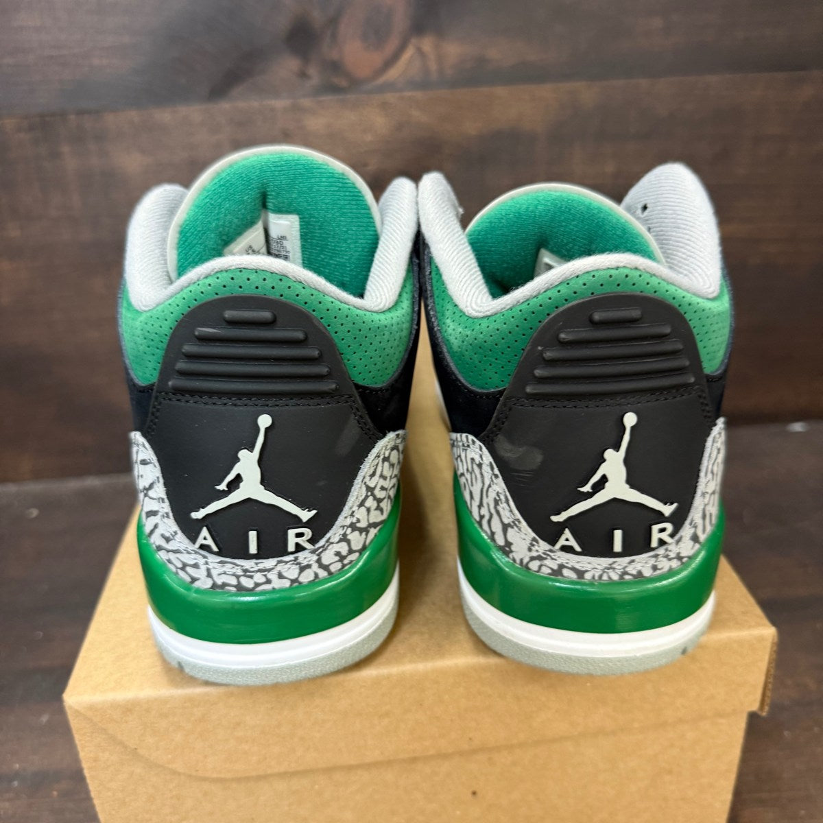 Jordan 3 Retro Pine Green Size 7.5 (Pre-Owned) - Image 3
