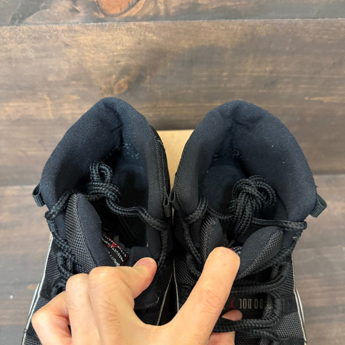 Jordan 11 Retro Playoffs Bred (2019) Size 8.5 (Pre-Owned) - Image 4