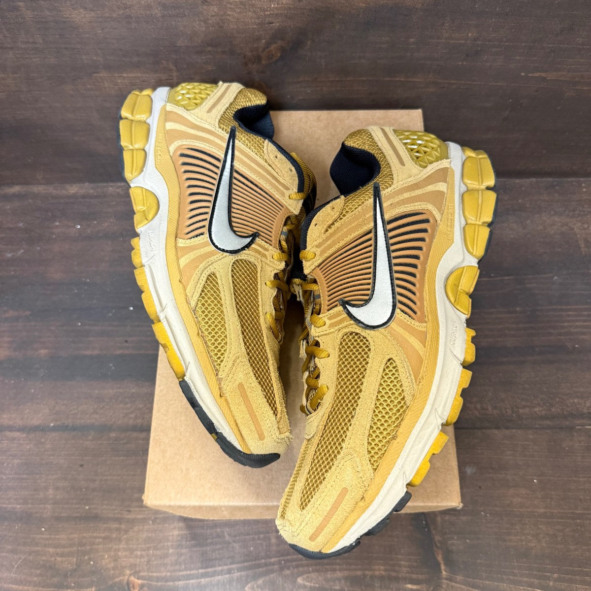 Nike Zoom Vomero 5 Ochre Flat Gold Size 13 (Pre-Owned) - Image 2