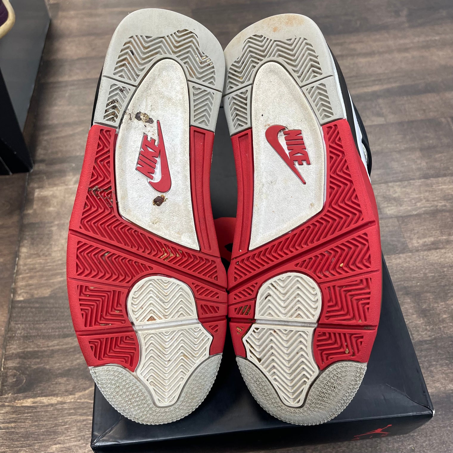 Fire Red Jordan 4 (USED)
