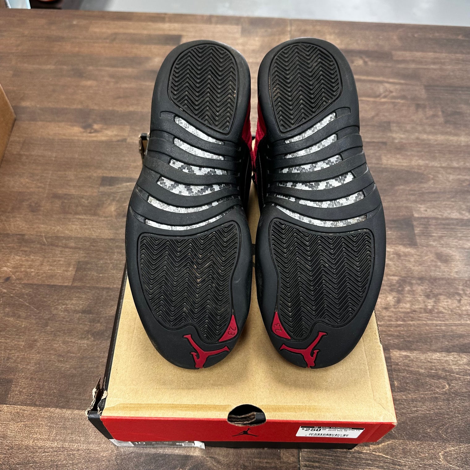 Reverse Flu Game Jordan 12 (USED)