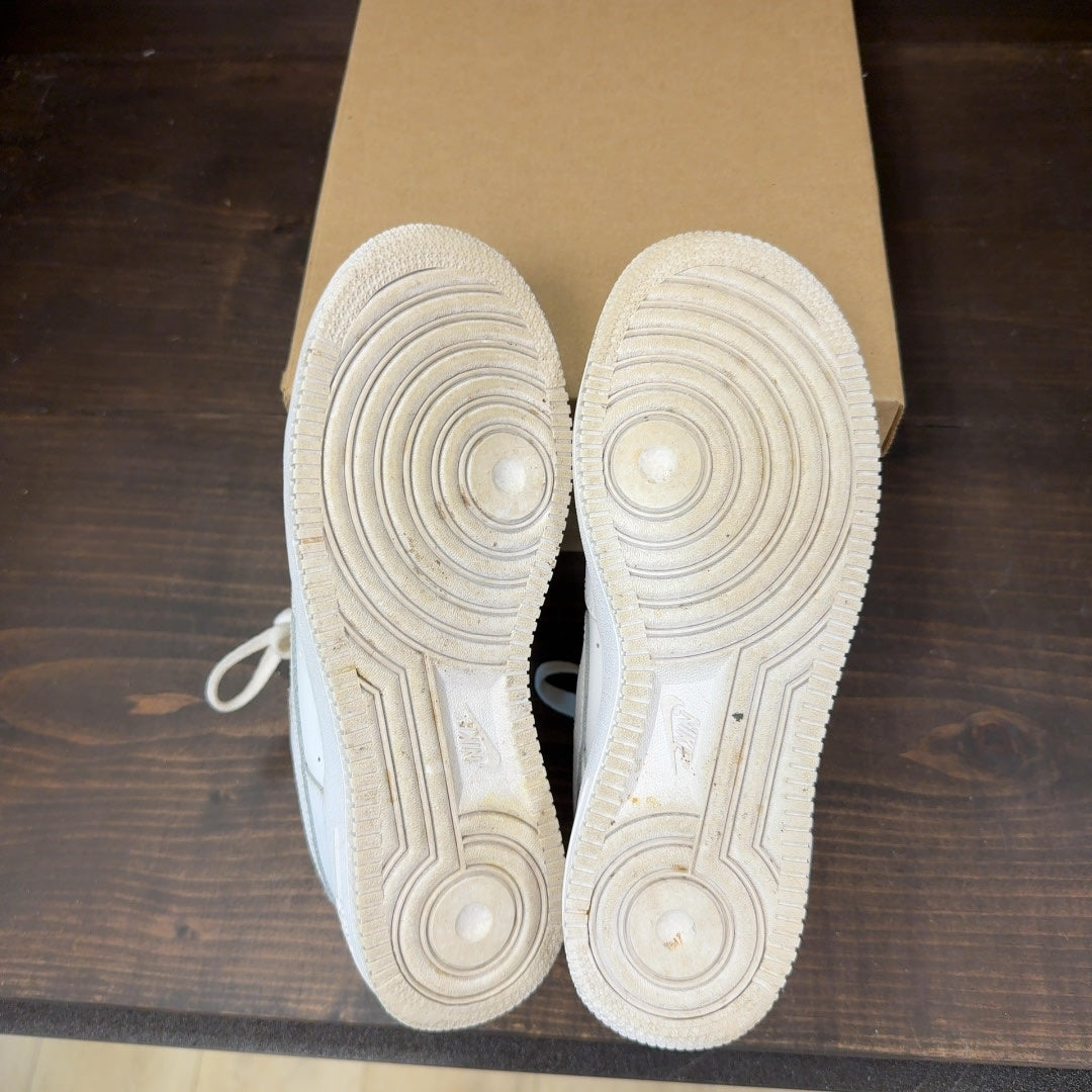 Nike Air Force 1 Low LE Triple White (GS) Size 5.5Y (Pre-Owned) - Image 7