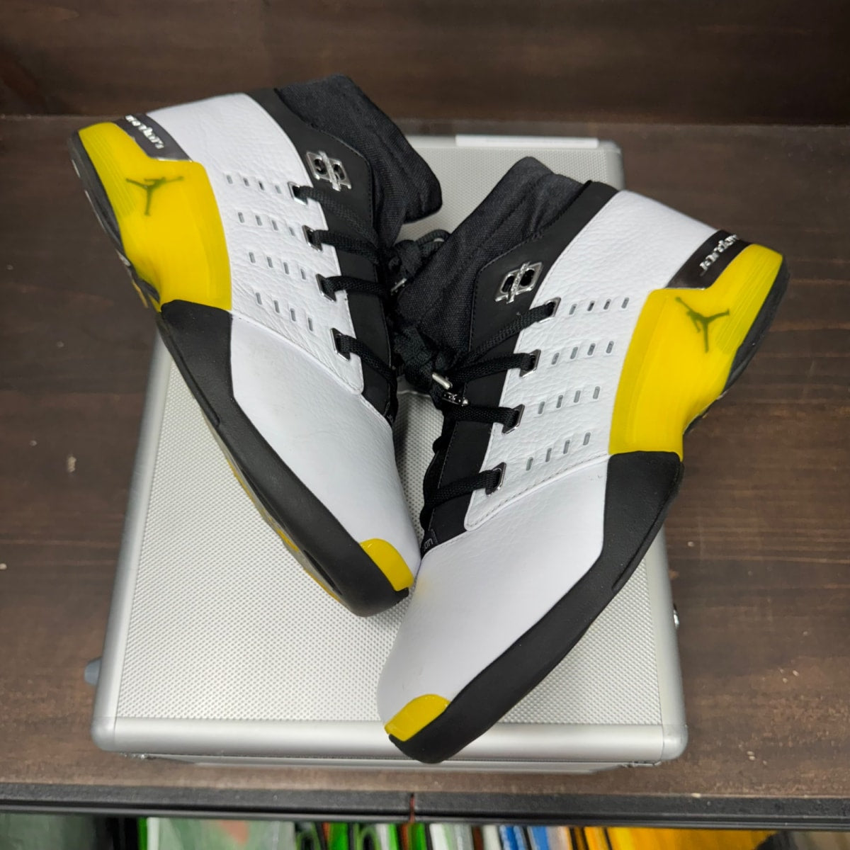 Jordan 17 Retro Low All-Star Lightning (2024) Size 9 (Pre-Owned) - Image 2