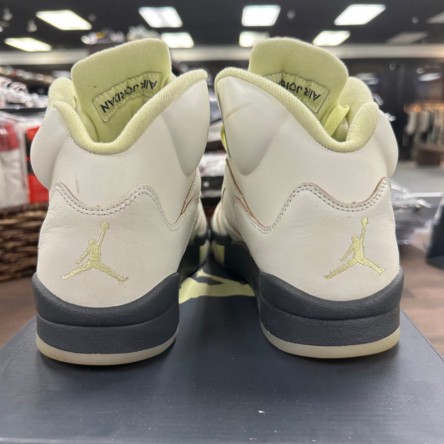 Jordan 5 Retro Luminous Green (US 8.5W) (USED)