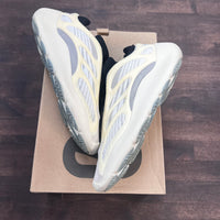 Azael Yeezy 700 V3 (USED)