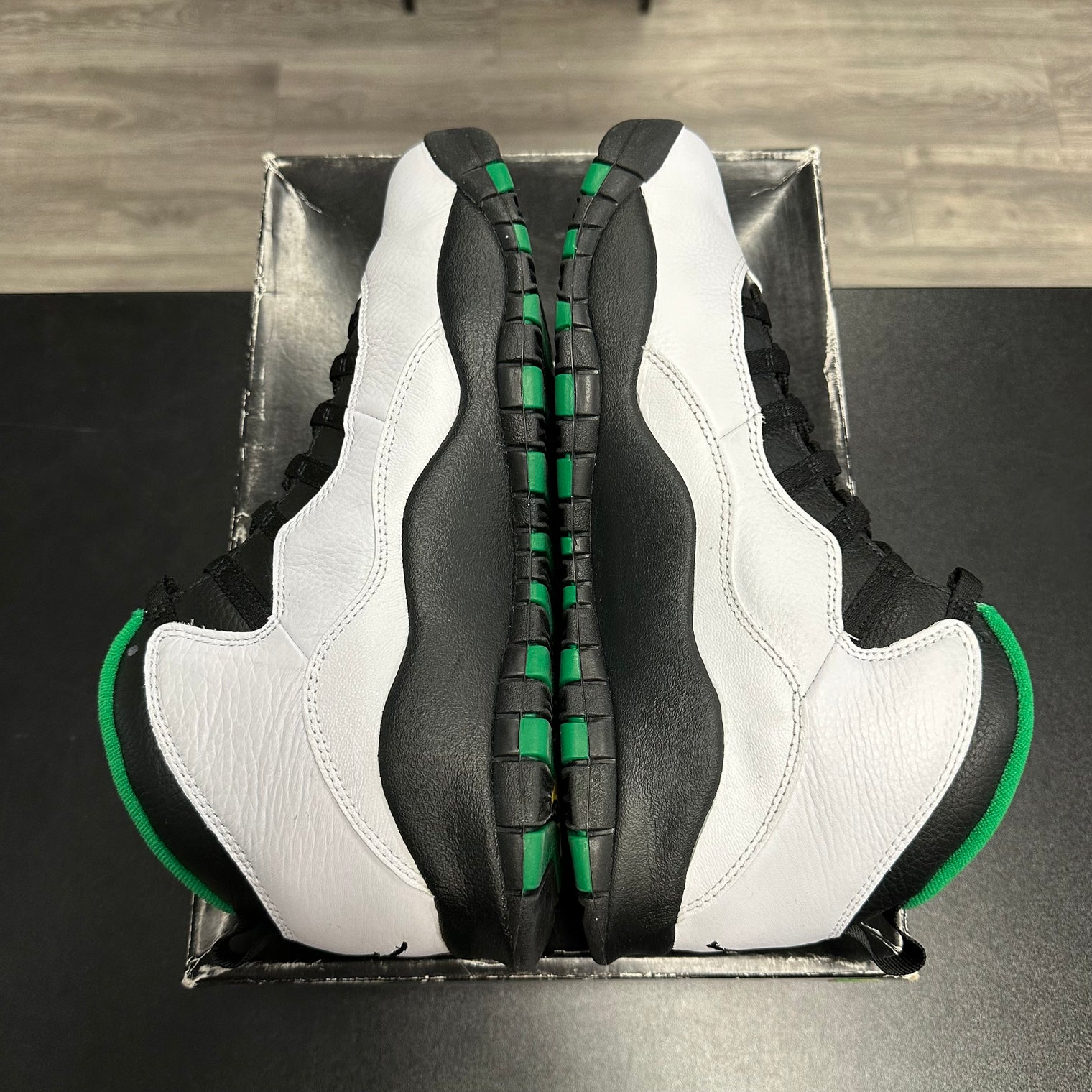 Seattle Jordan 10 Retro (USED)