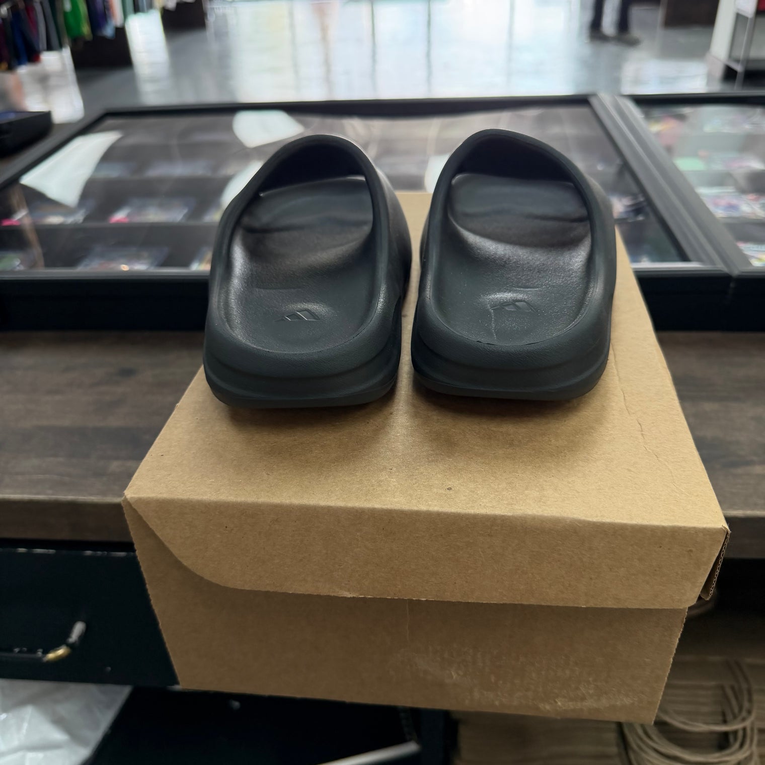 Onyx Yeezy Slide (USED, No Box)