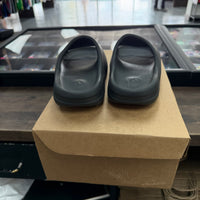 Onyx Yeezy Slide (USED, No Box)