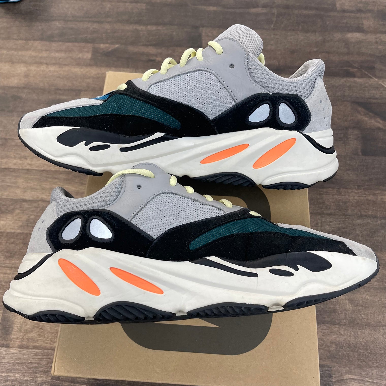 Waverunner Yeezy 700 (USED)