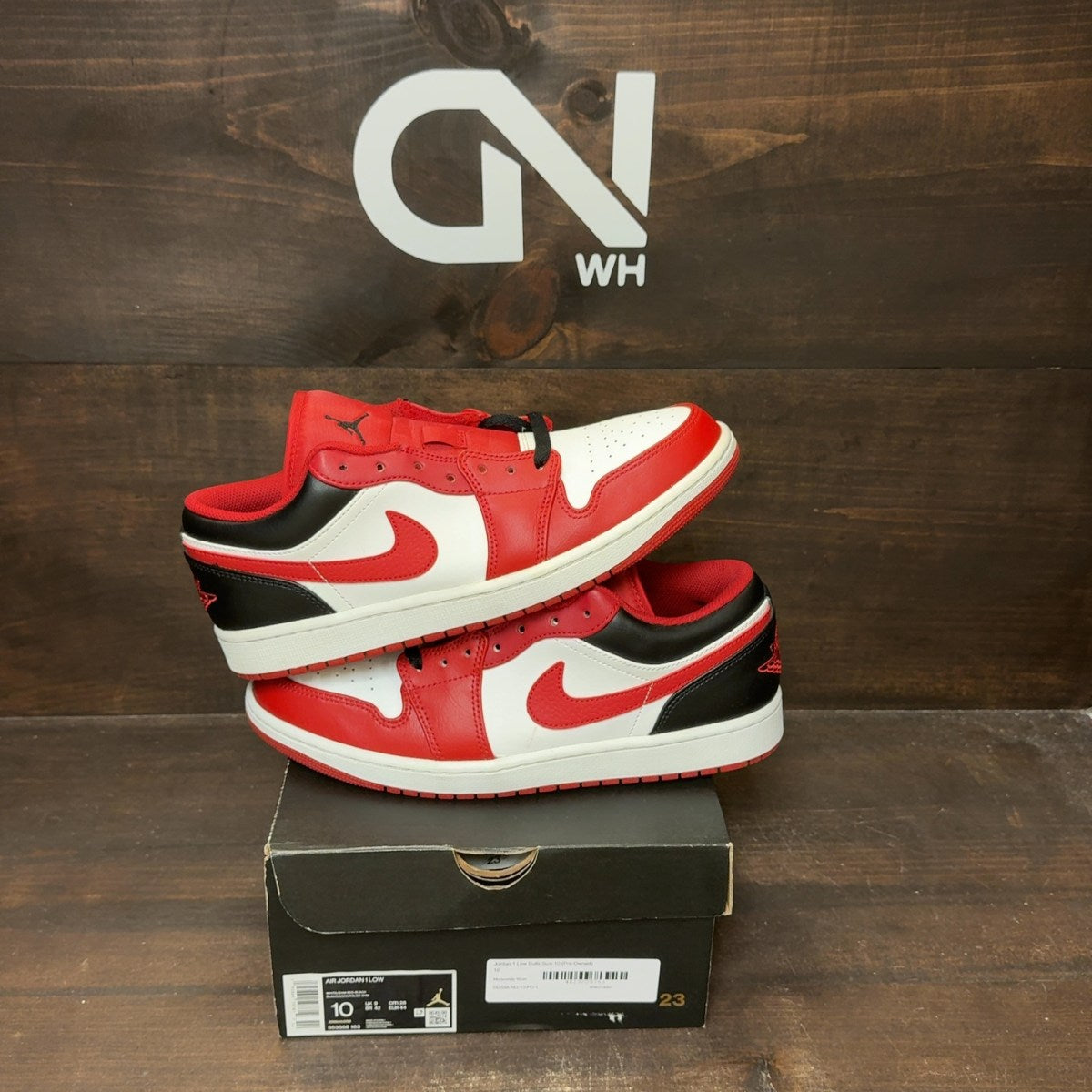 Jordan 1 Low Bulls - Image 1