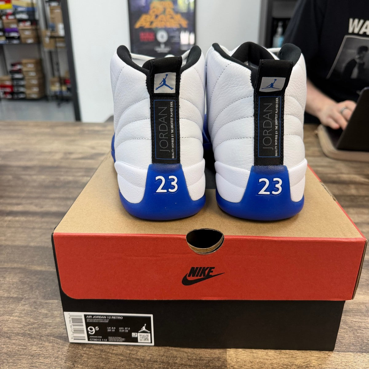 Jordan 12 Retro Blueberry Size 9.5 (Pre-Owned) - Image 3