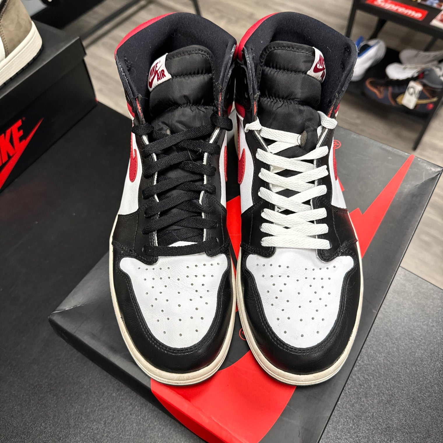 Gym Red Jordan 1 High (USED)