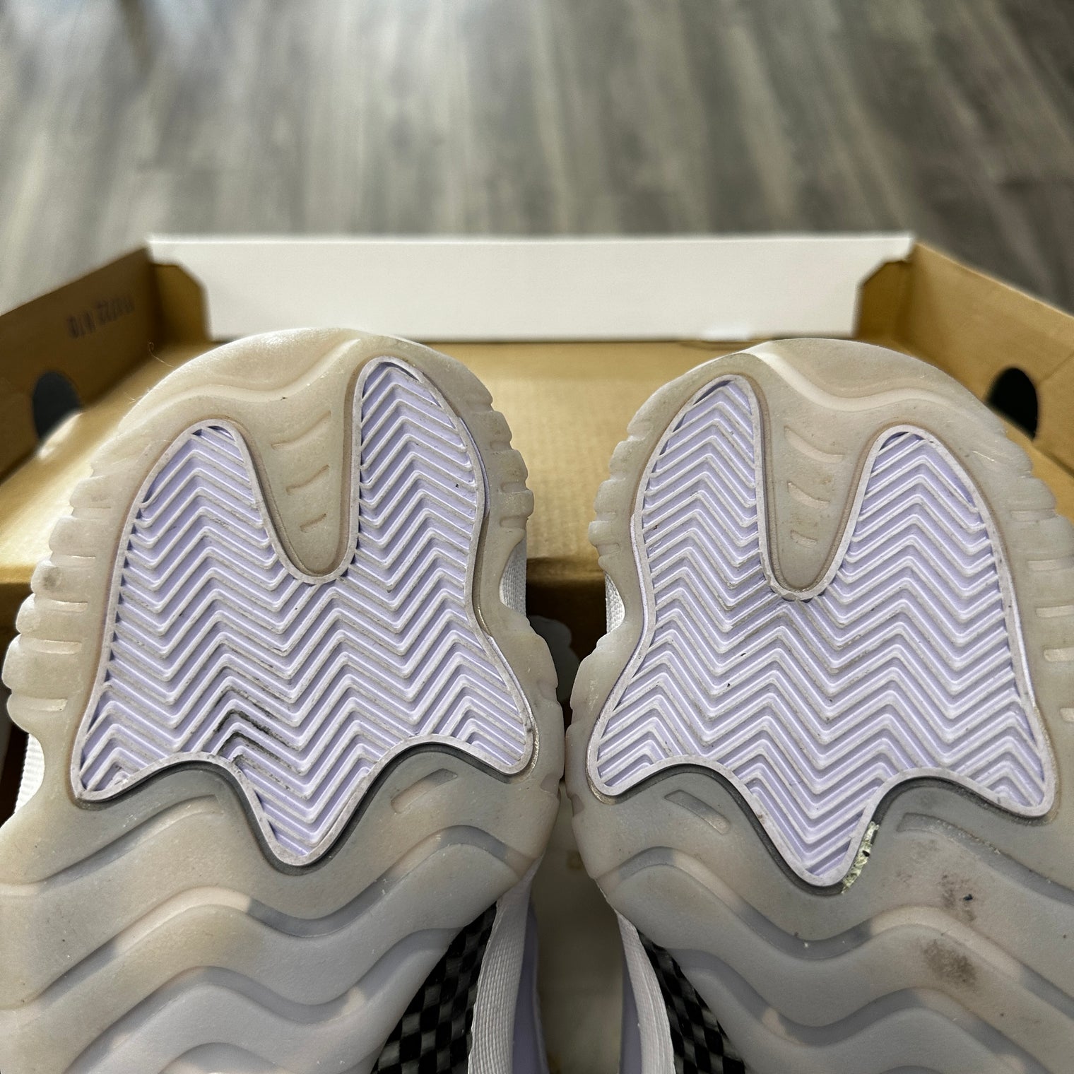 Pure Violet Jordan 11 Low (USED)