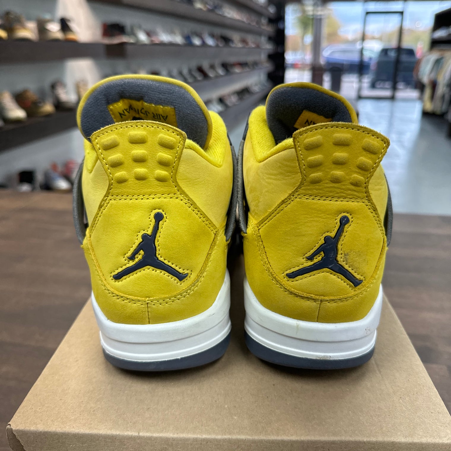 Lightning Jordan 4 (USED,NO BOX)