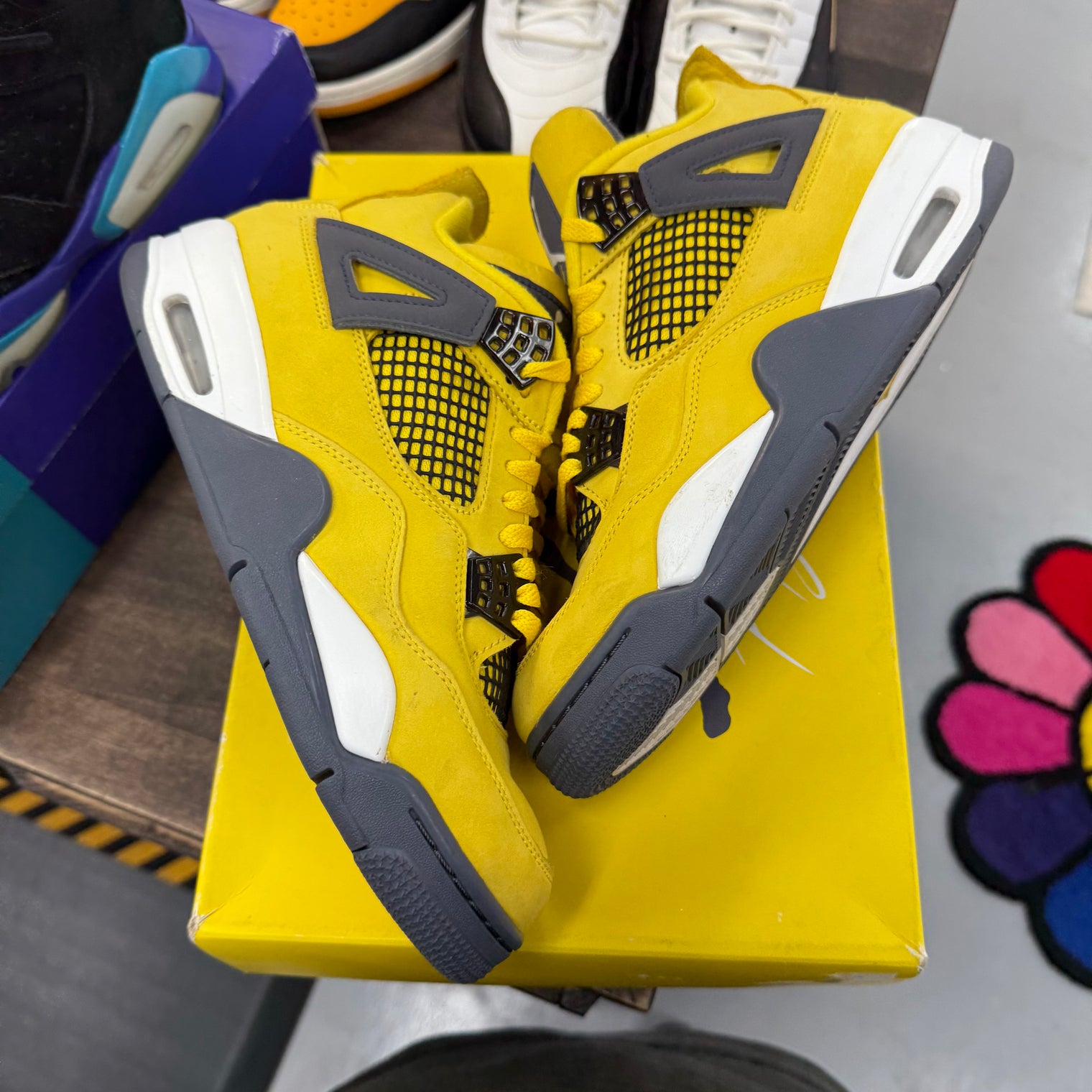 Lightning Jordan 4 Retro (USED)