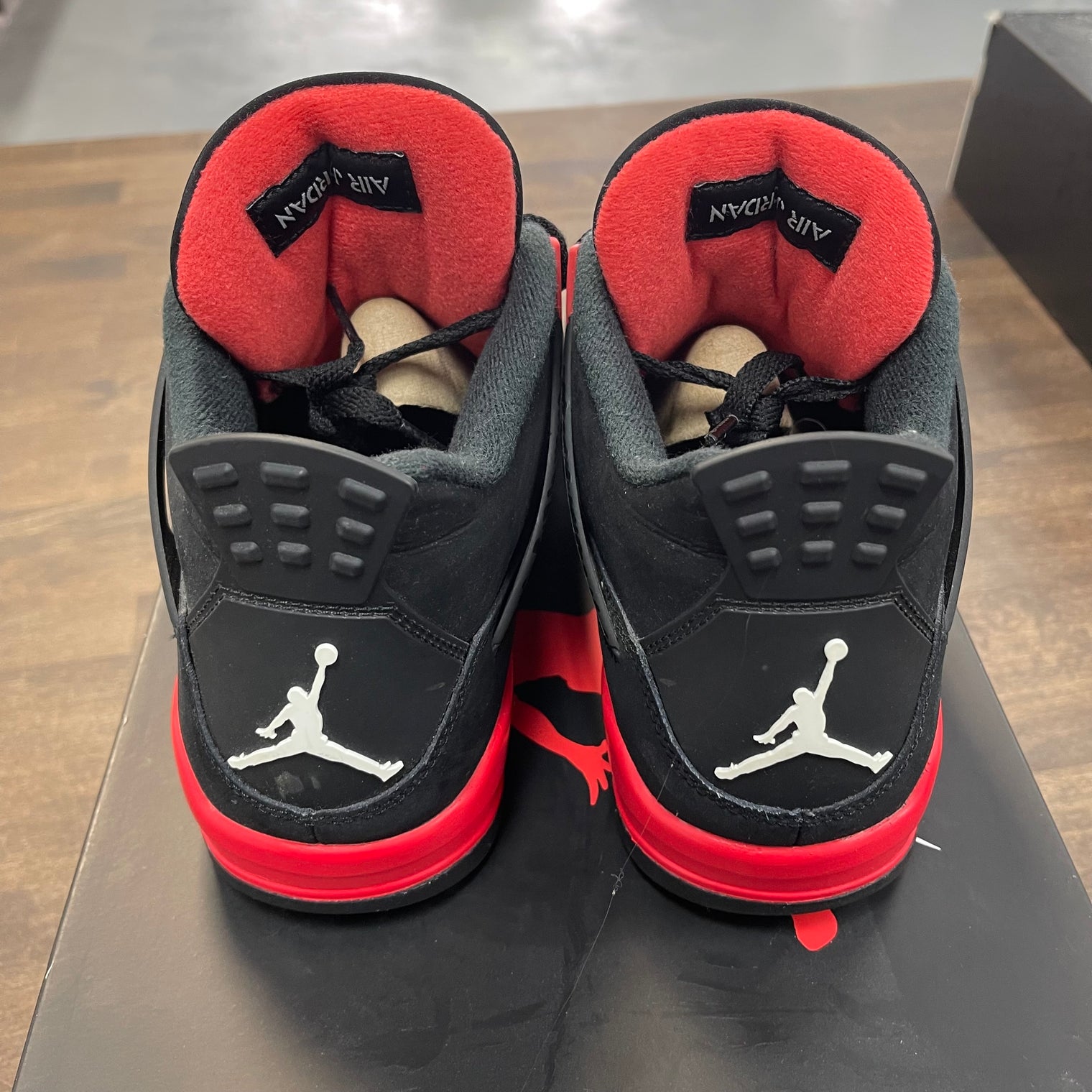 Red Thunder Jordan 4 (USED)