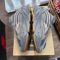 Geode Yeezy 700 (USED)
