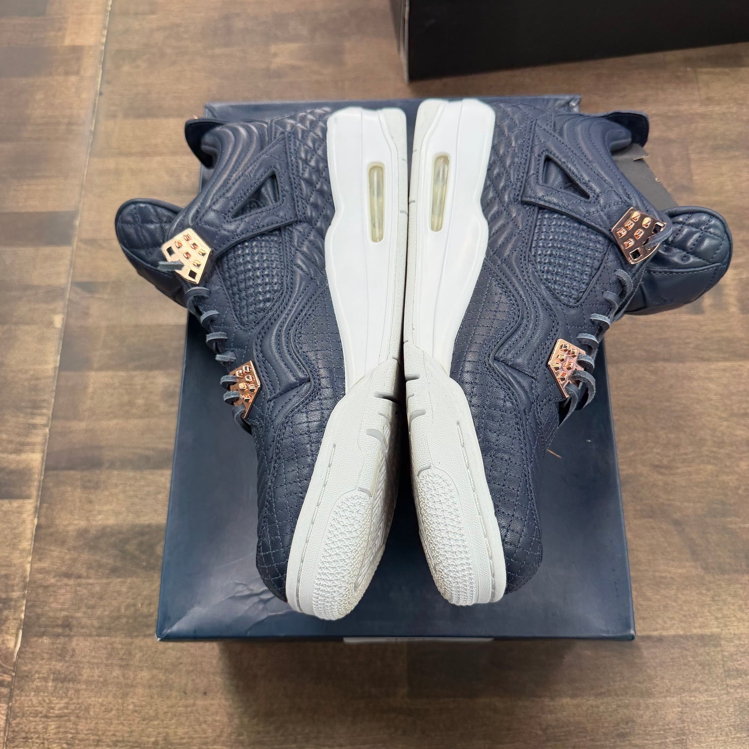 Obsidian Jordan 4 Retro (Lightly Worn)