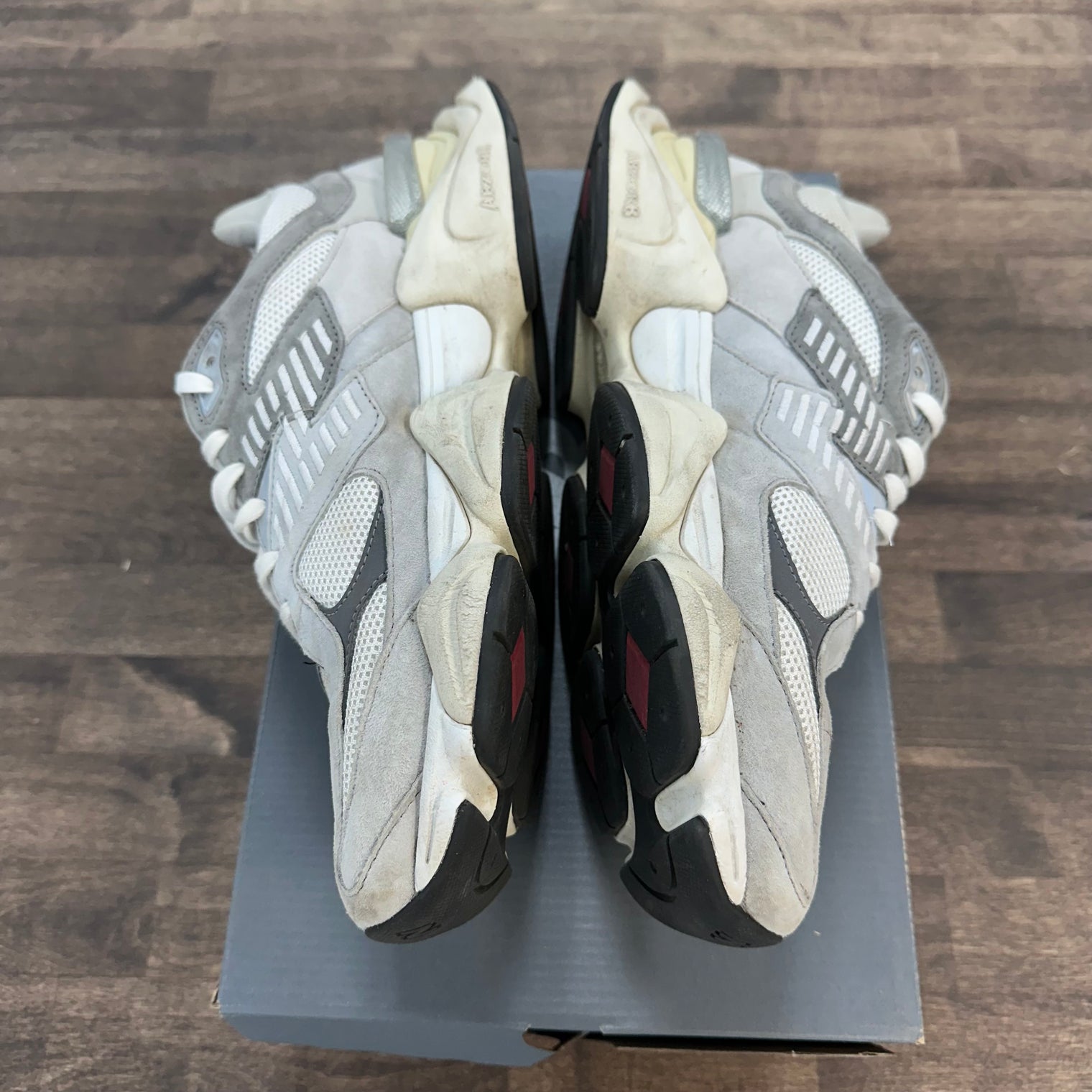Rain Cloud New Balance 9060 (USED)