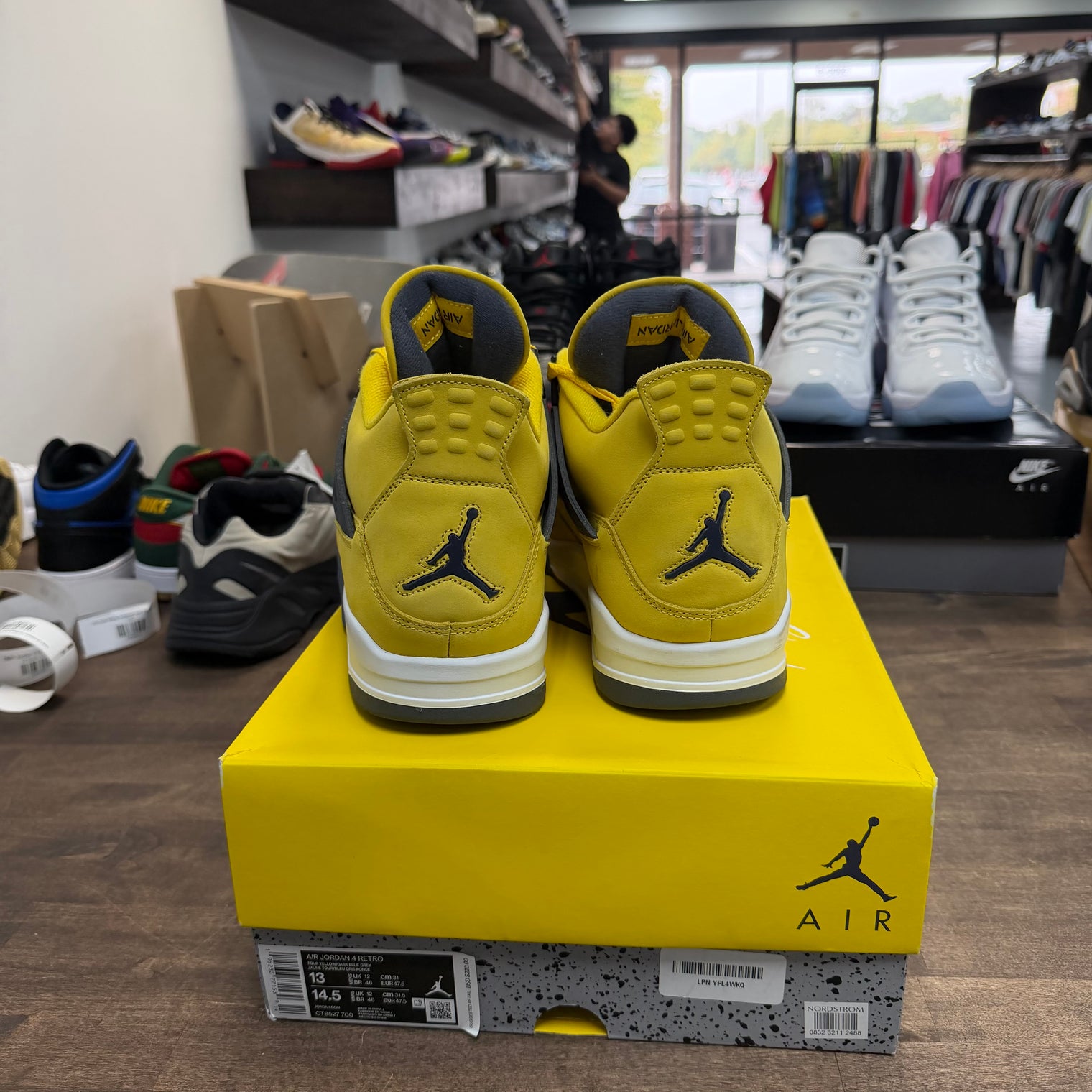 Lightning Jordan 4 (USED)