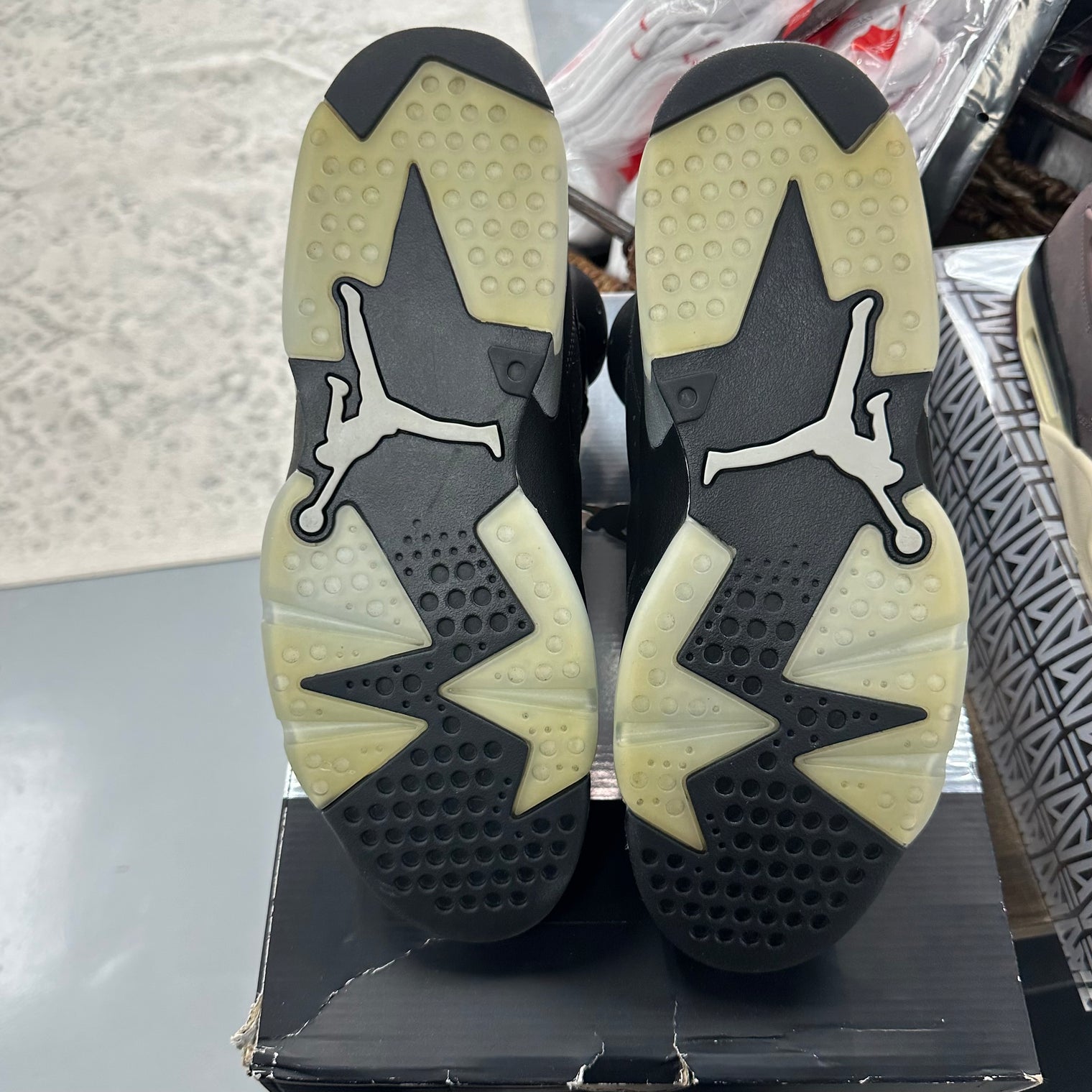 Chrome Jordan 6 (USED)
