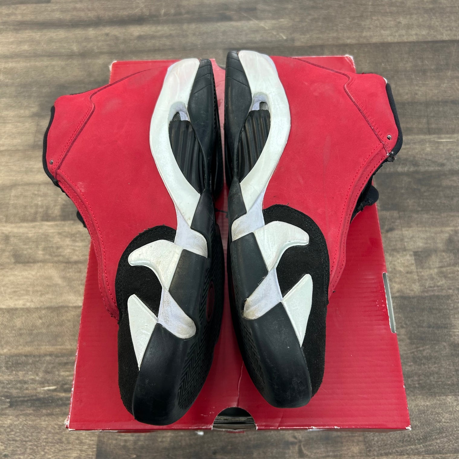 Toro Red Jordan 14 Retro (USED)