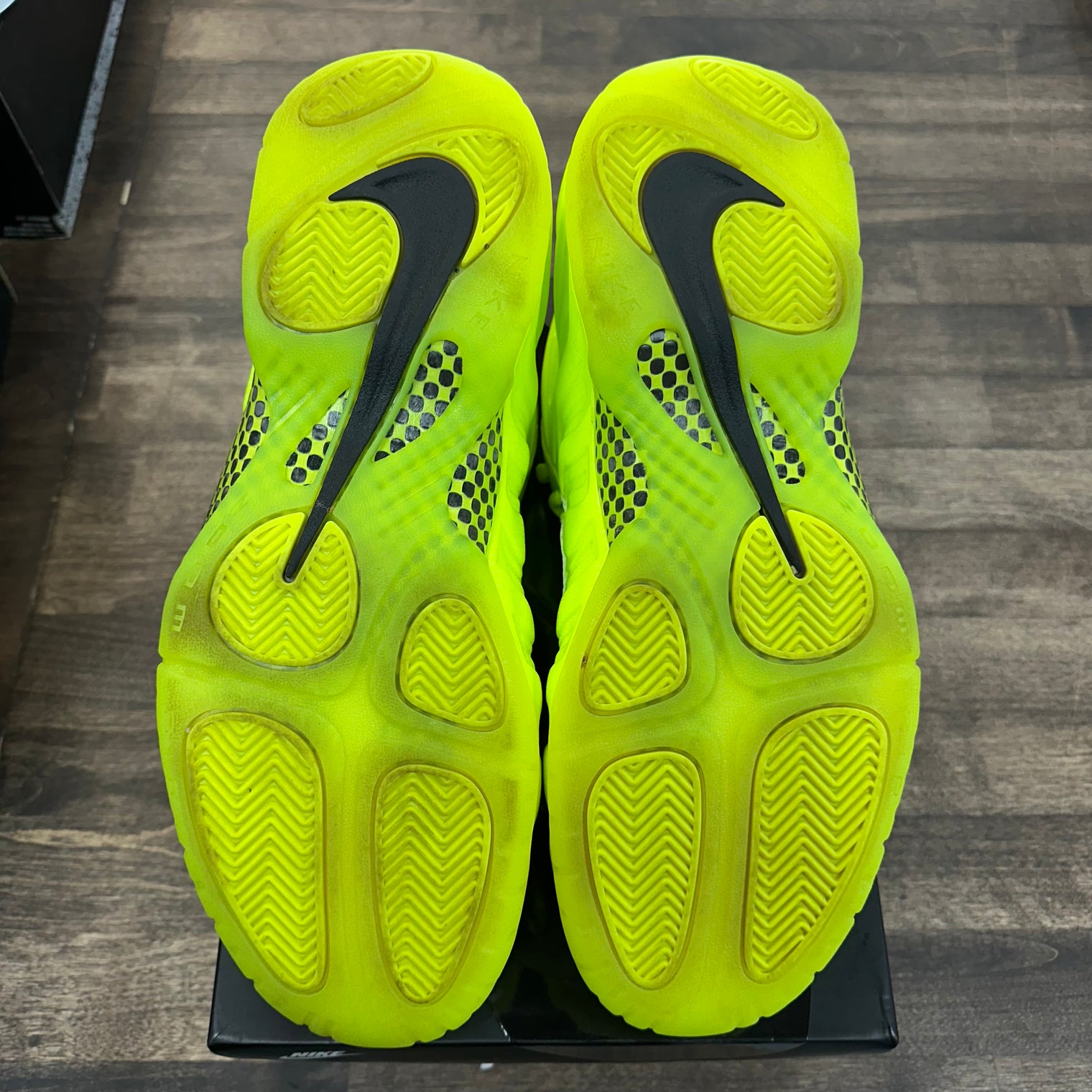 Volt Foamposite Pro (USED)