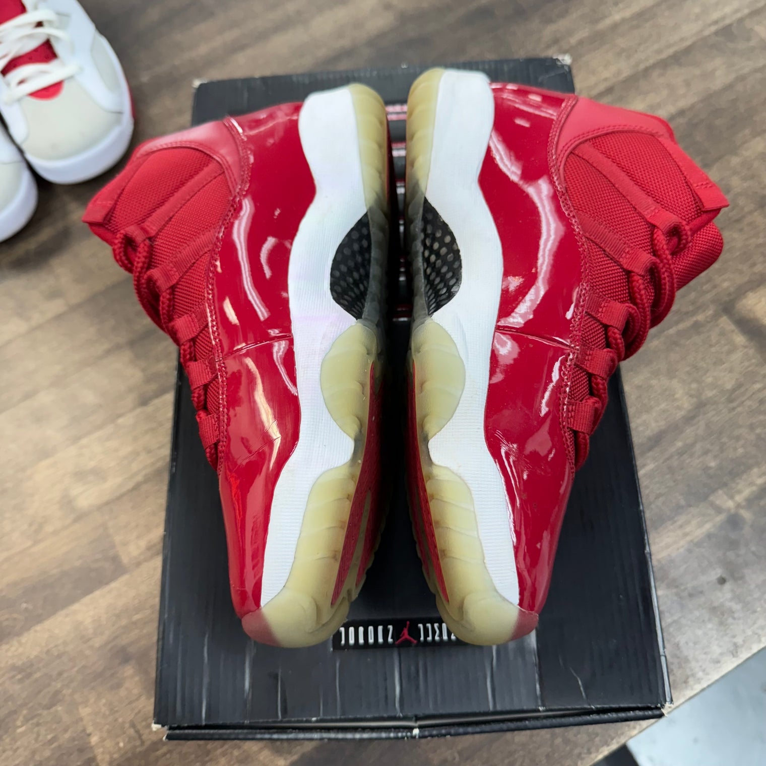Win like 96 Jordan 11 (USED)