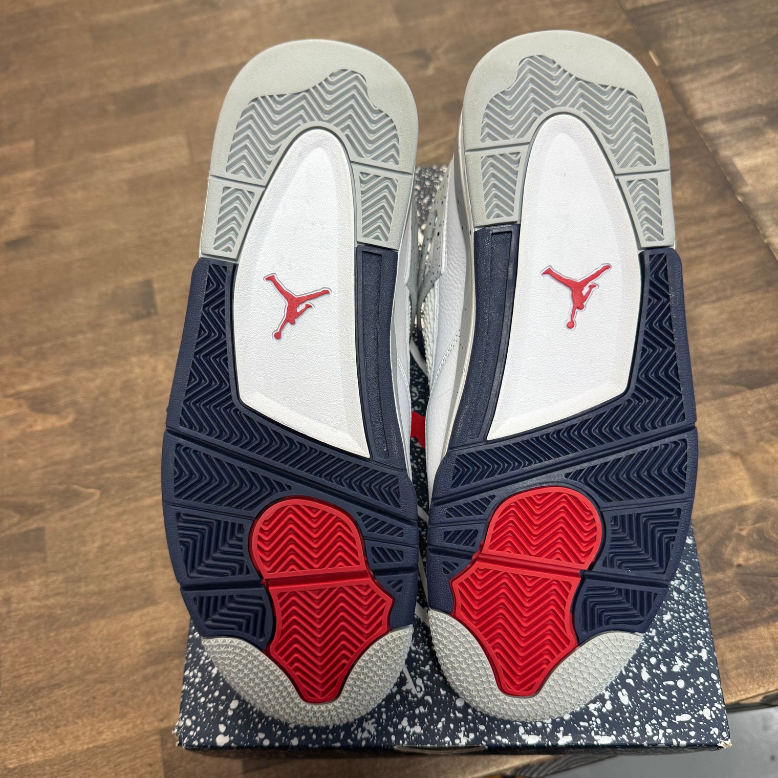 Midnight Navy Jordan 4 Retro (Lightly Worn)