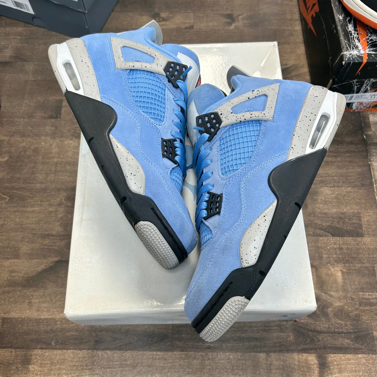 University Blue Jordan 4 Retro (USED)