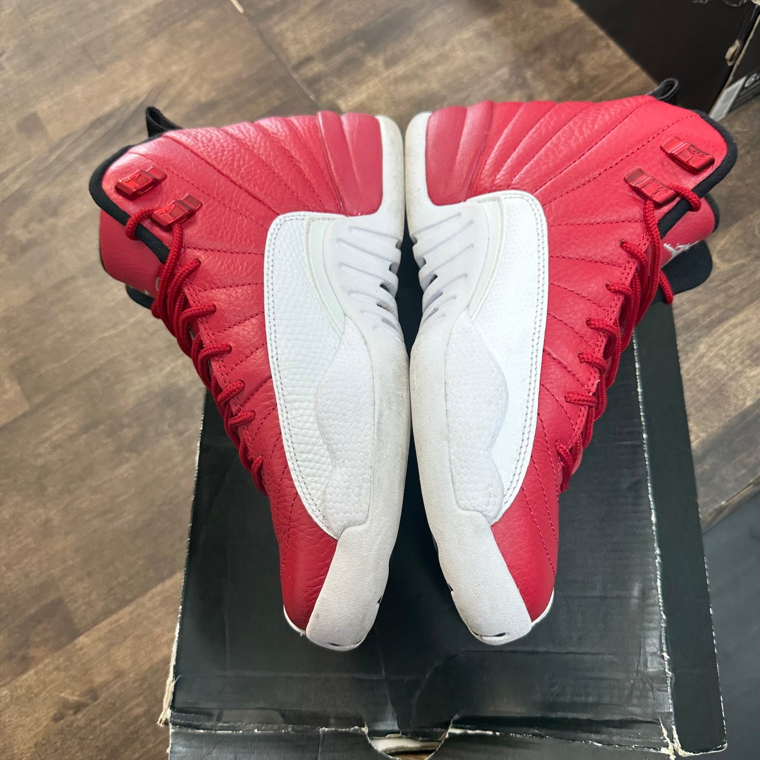 Gym Red Jordan 12 (GS) (USED)