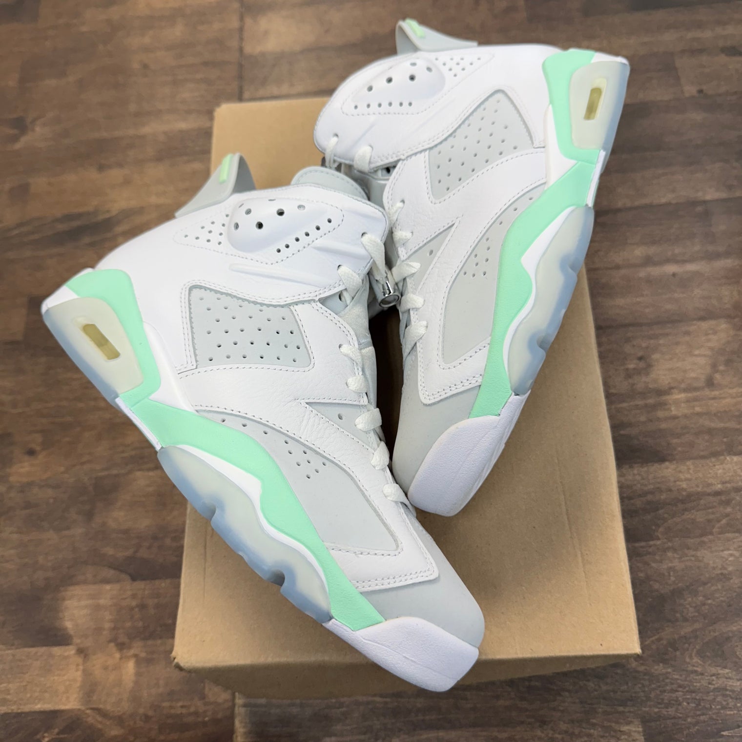 Mint Jordan 6 (W) (USED, No Box)