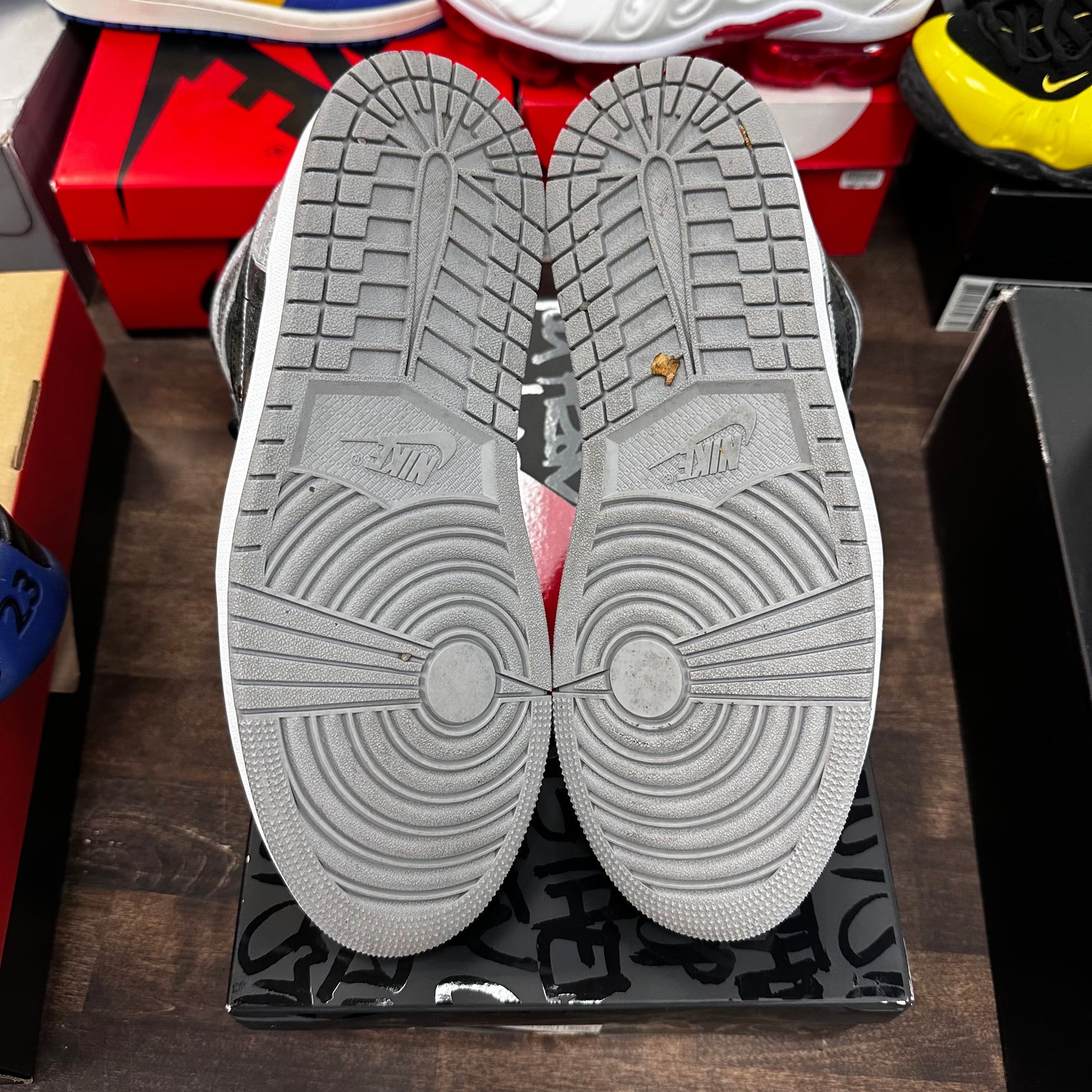 Rebellioniare Jordan 1 High OG (USED)